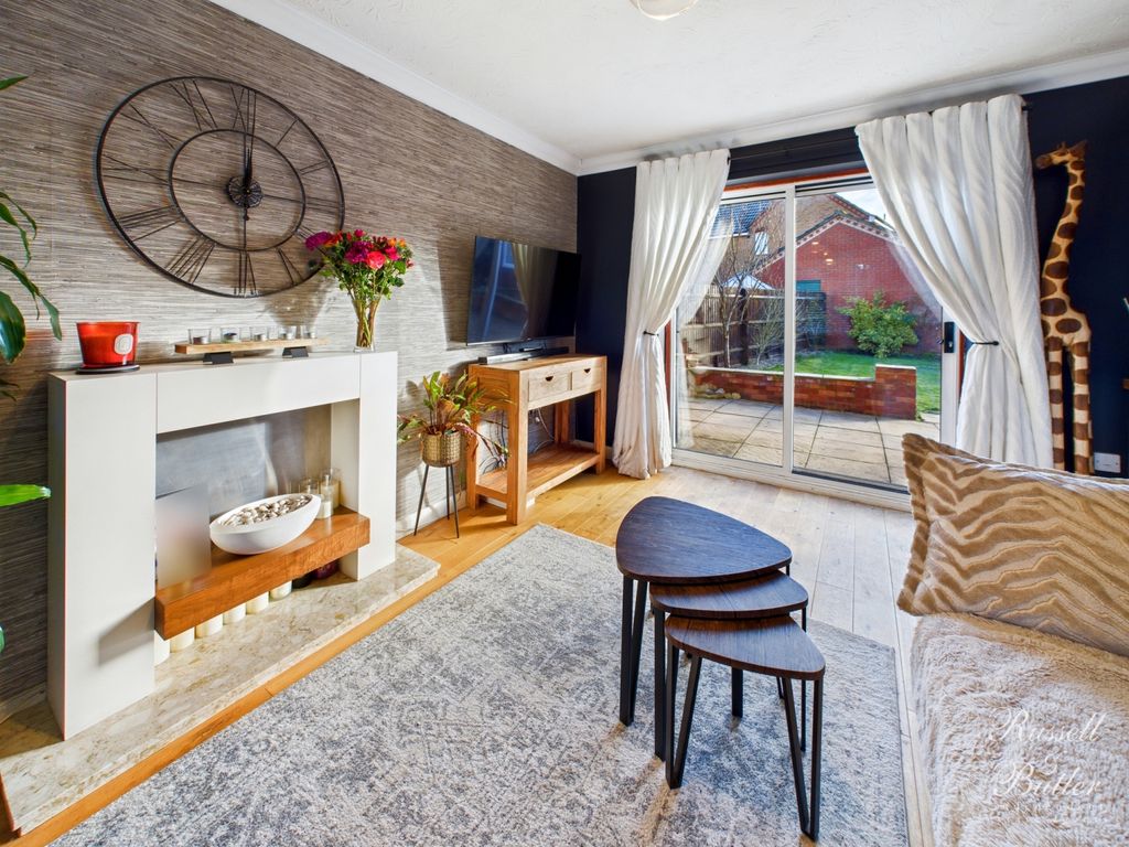 Property photo 3 of 16 Cam01995G0-Pr0393-Still018