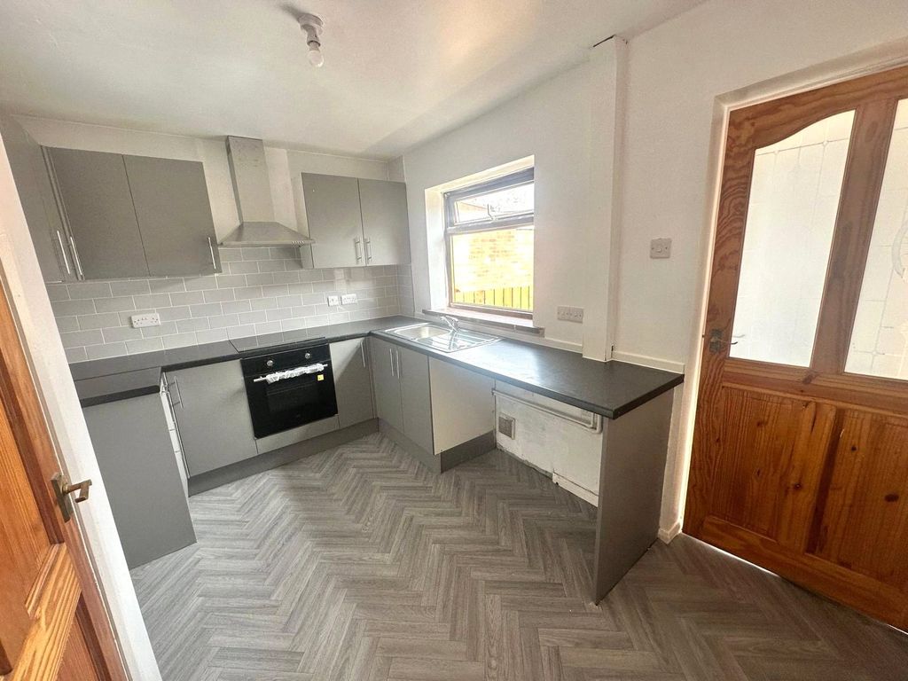 Property photo 2 of 18 Picture No. 23