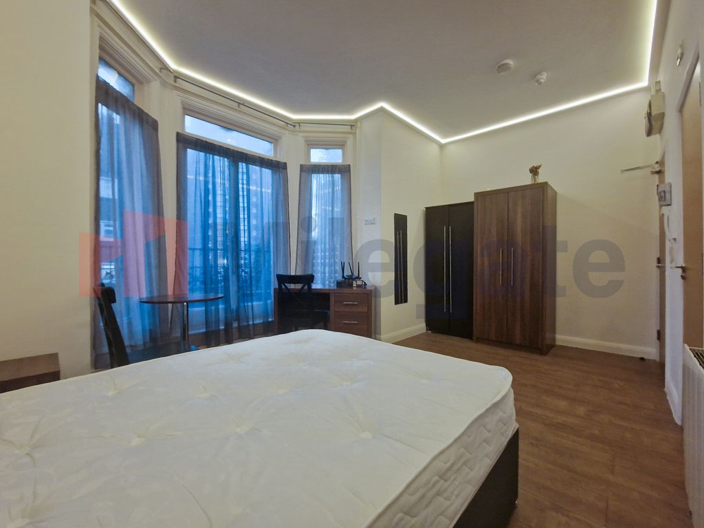 Property photo 3 of 12 Photo 2