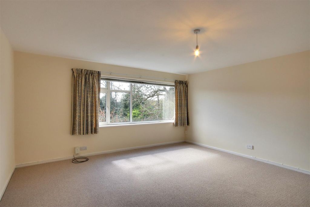 Property photo 2 of 8 Img_0644-Img_0646.Jpg