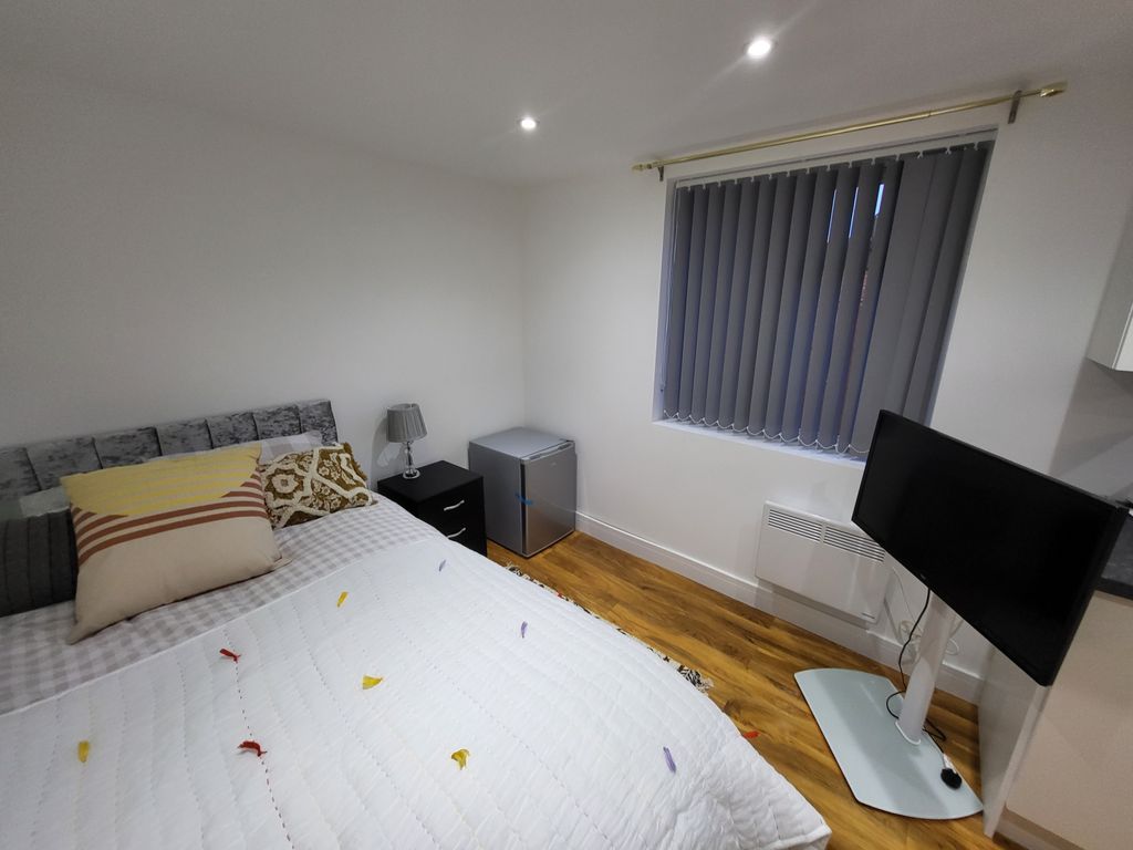 Property photo 1 of 10 Converted Studio Flat
