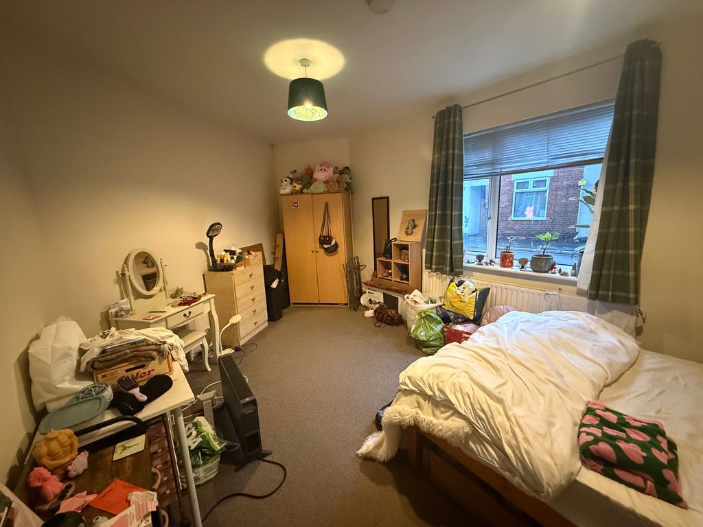 Property photo 2 of 6 Bedroom 1