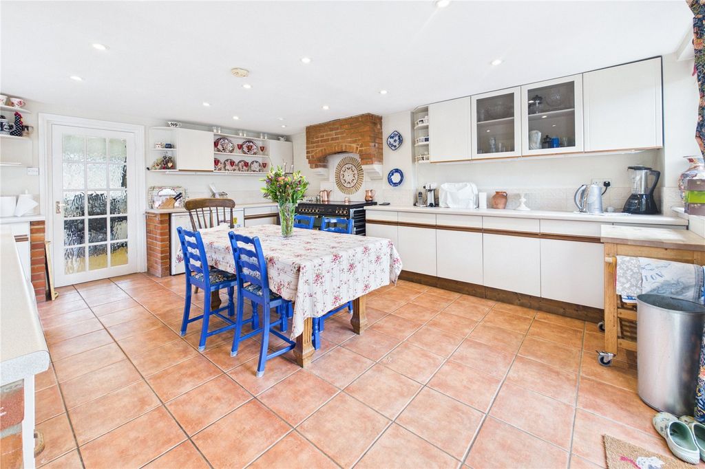 Property photo 3 of 27 Kitchen