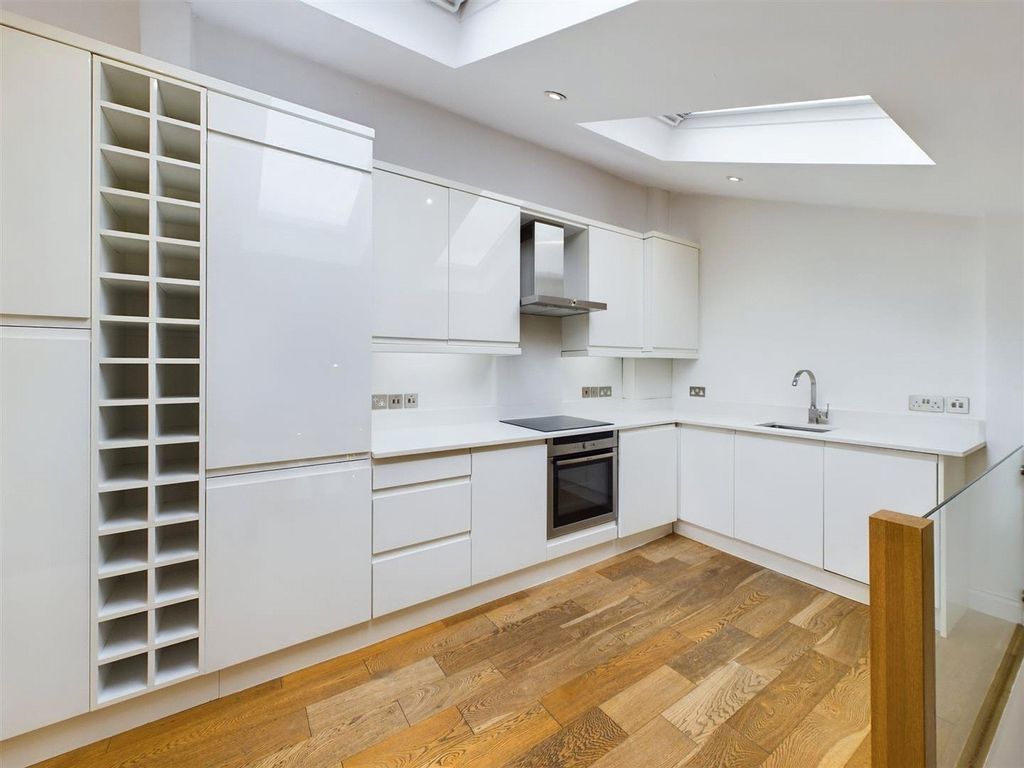 Property photo 1 of 16 Picture No. 04