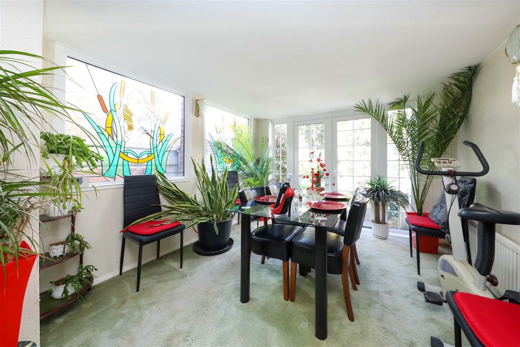 Property photo 3 of 11 Dining Area