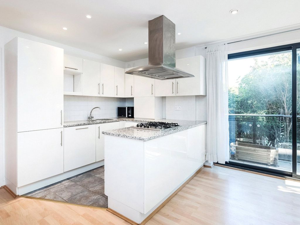 Property photo 1 of 8 Westferry Rd E14