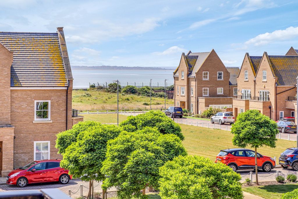 Property photo 3 of 27