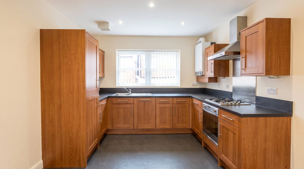 Property photo 2 of 8 Kitchen