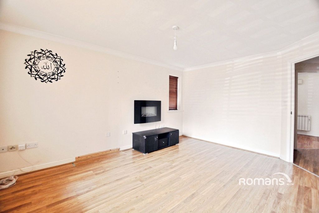 Property photo 3 of 8 Pbox-Img.Jpg