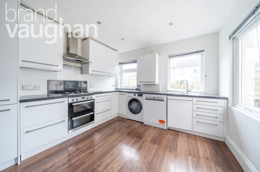 Property photo 2 of 11 Kitchen