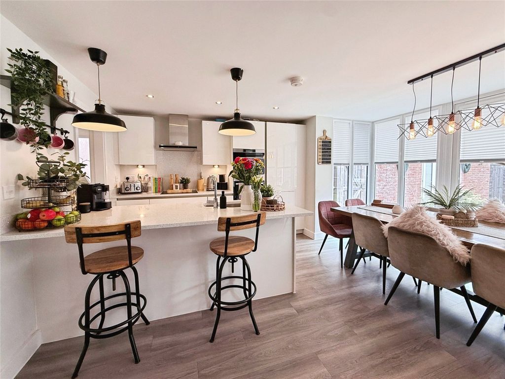 Property photo 3 of 18 Picture 3