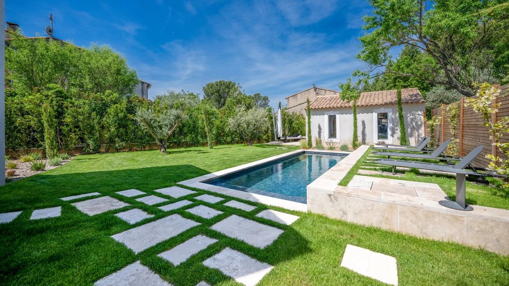 Property photo 2 of 26