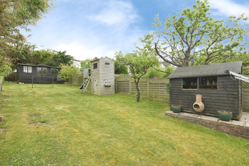 Property photo 2 of 32