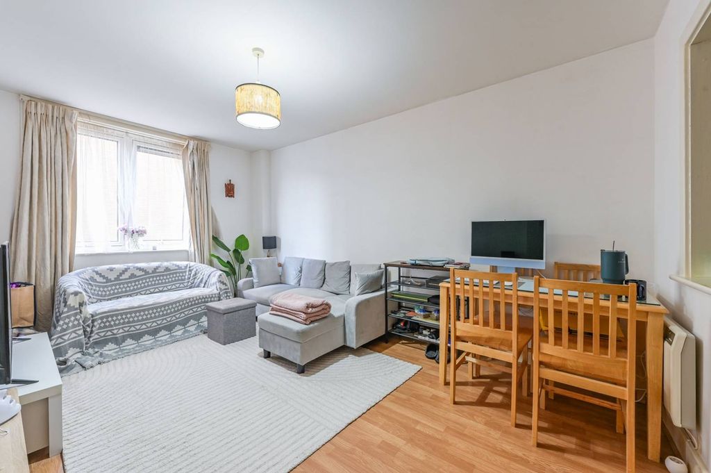 Property photo 3 of 9