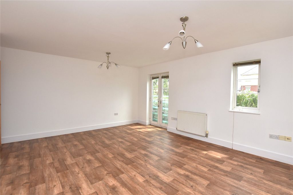 Property photo 3 of 12 Living Room