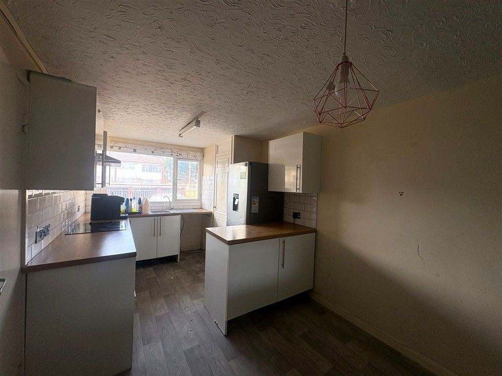 Property photo 3 of 9 Kitchen