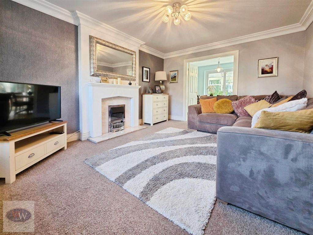 Property photo 2 of 33 Living Room