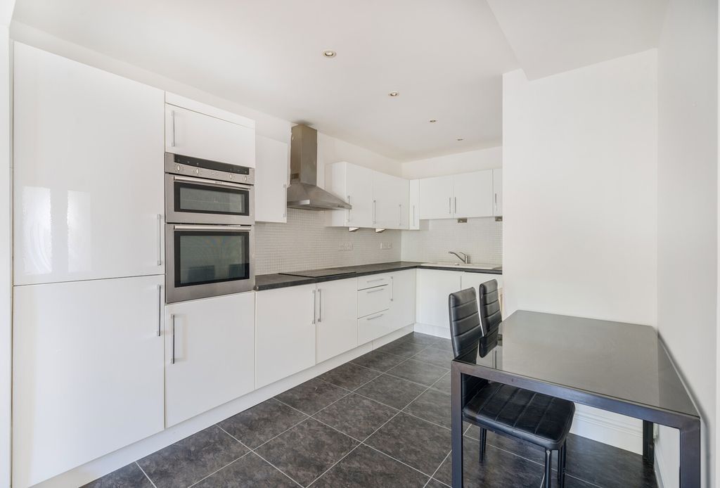 Property photo 3 of 10 1309182-8-6852Fdb...