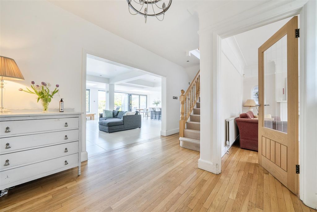 Property photo 2 of 21 Entrance Hall 1.Jpg