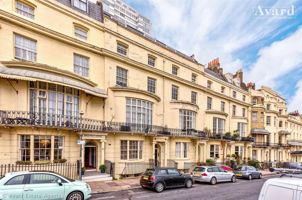 Property photo 2 of 22 Flat 9, 53-54 Regency Square-6.Jpg