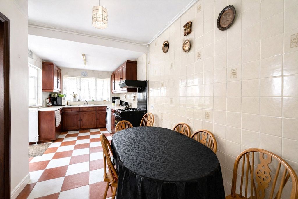 Property photo 3 of 17 Picture 3