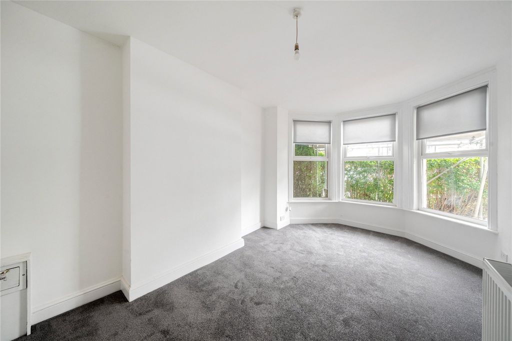 Property photo 2 of 18 Picture No. 06