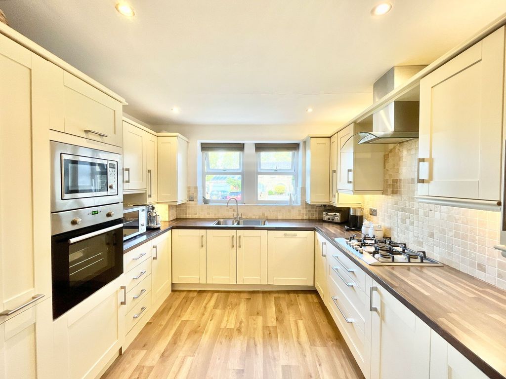 Property photo 2 of 16 Kitchen