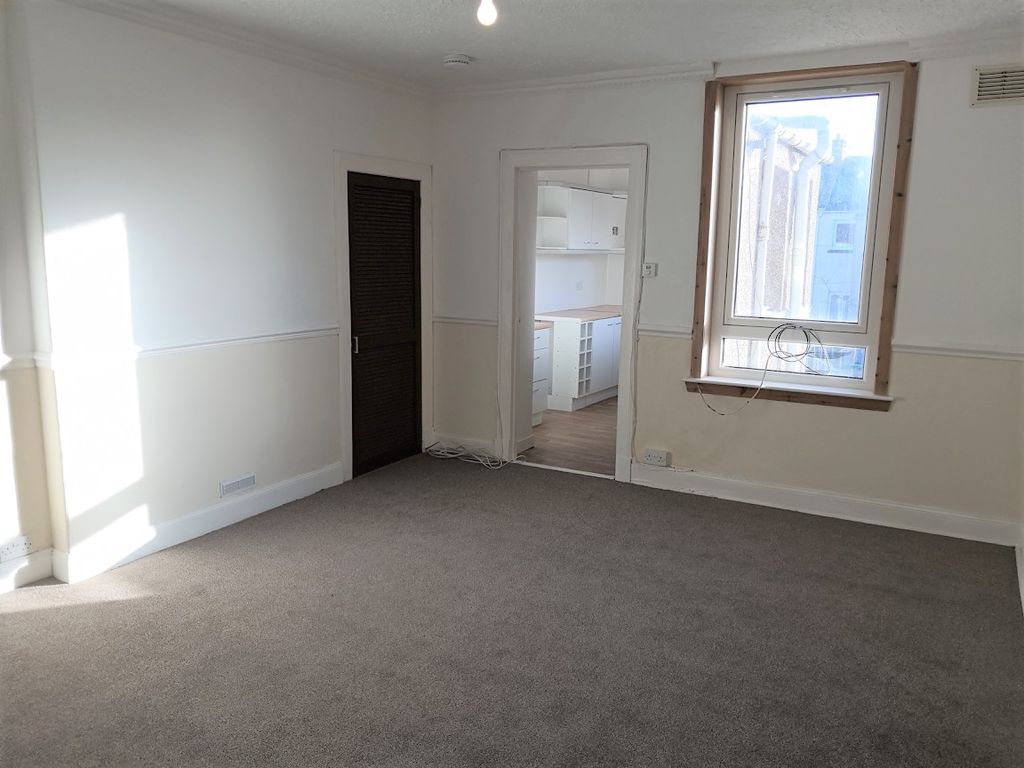 Property photo 2 of 7 Lounge 1