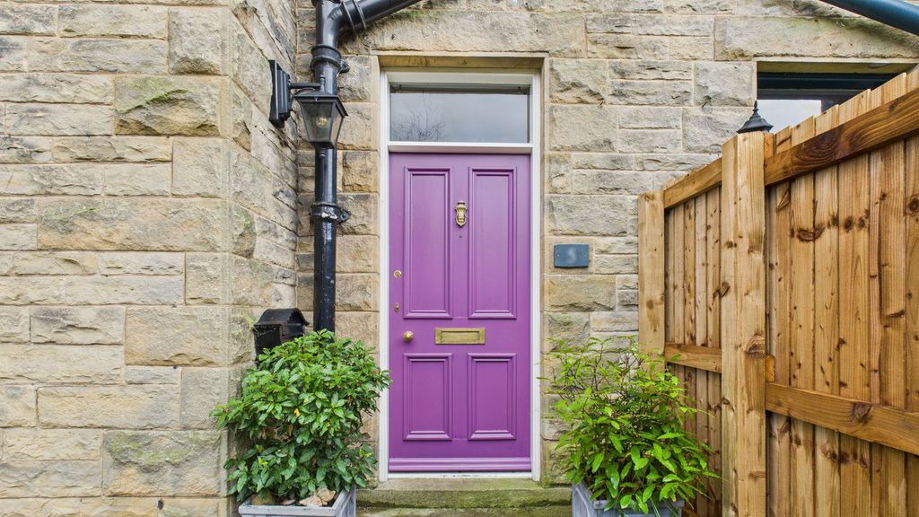 Property photo 2 of 28