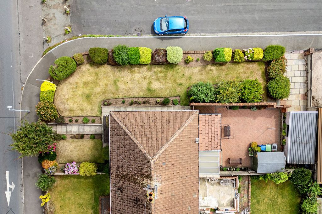 Property photo 2 of 32