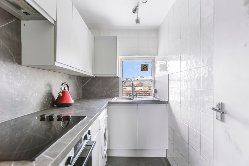 Property photo 3 of 12 296A5783
