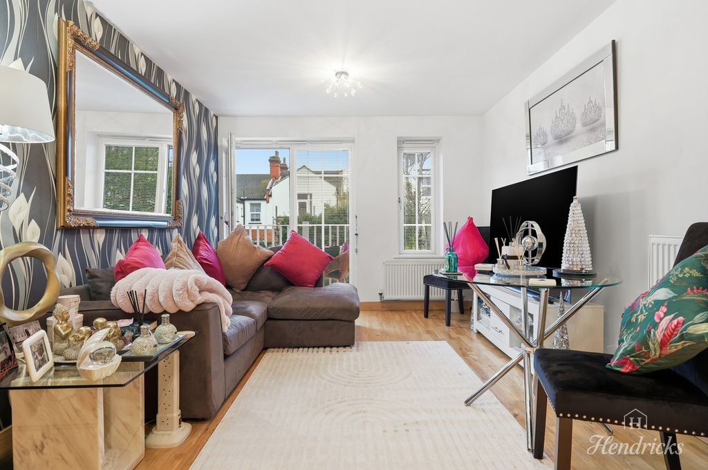 Property photo 3 of 20