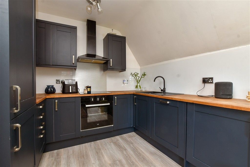 Property photo 2 of 11 Kitchen