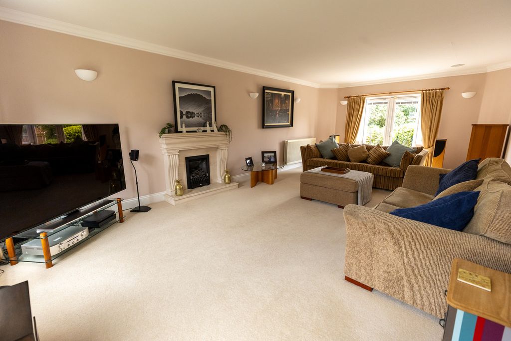 Property photo 3 of 27