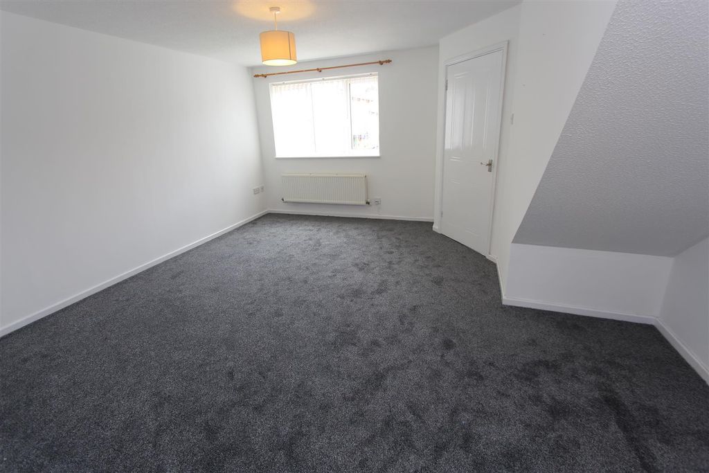 Property photo 2 of 12 14 Dan Yr Ardd Lounge.Jpg