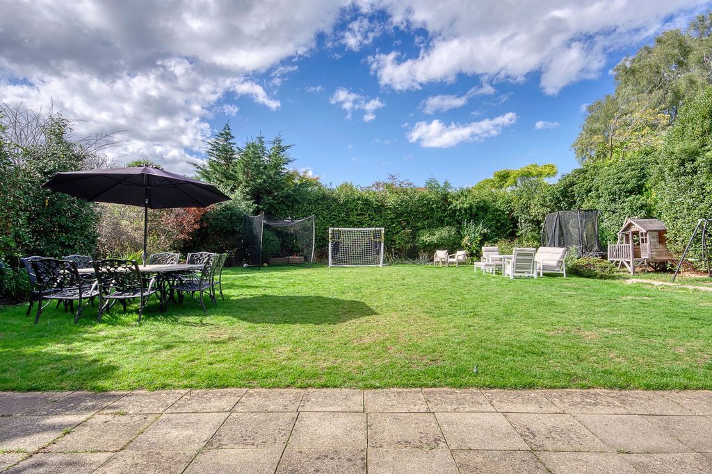 Property photo 2 of 40