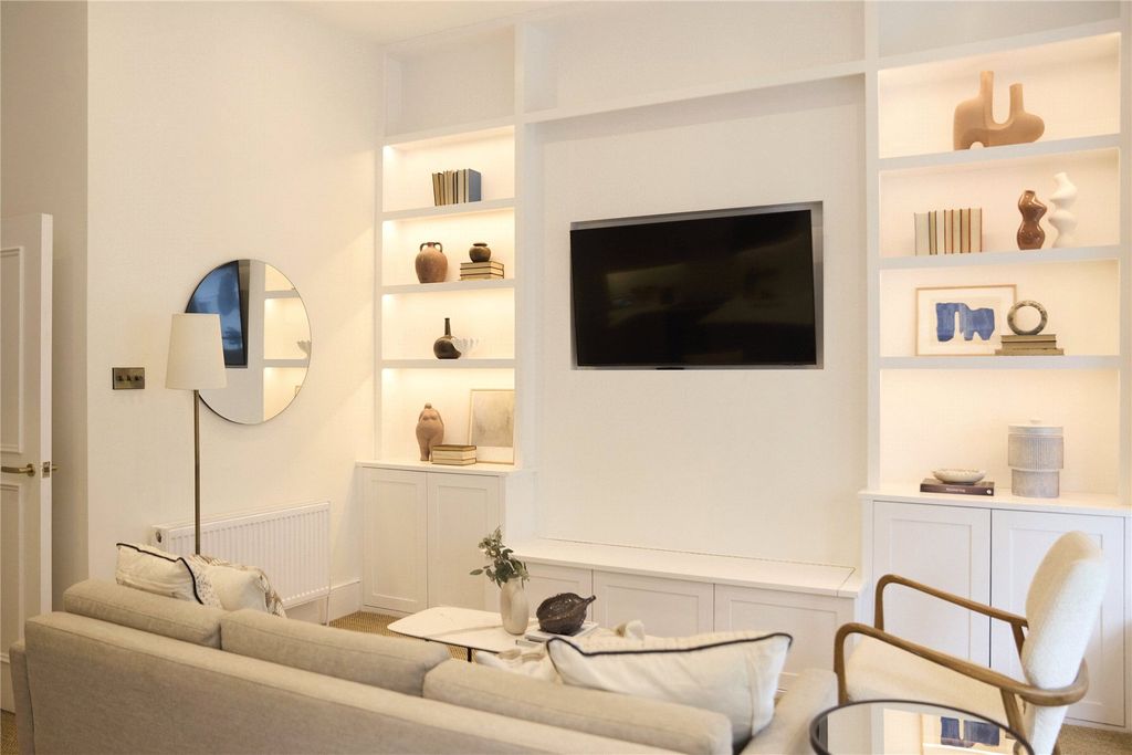 Property photo 2 of 27 Picture No. 02