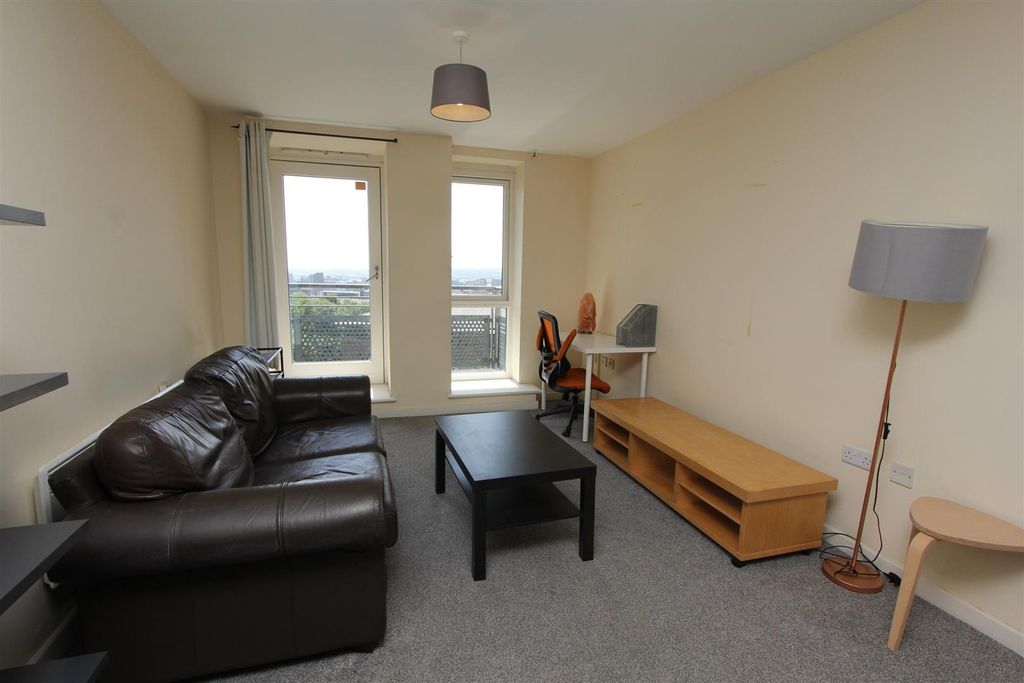 Property photo 3 of 12 Bright Lounge With Study Desk And Comfy Sofa...