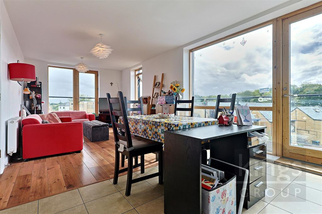 Property photo 3 of 21 Dining