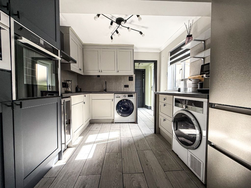 Property photo 2 of 18 5022994