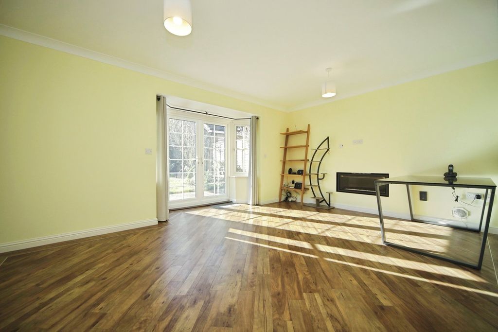 Property photo 2 of 24