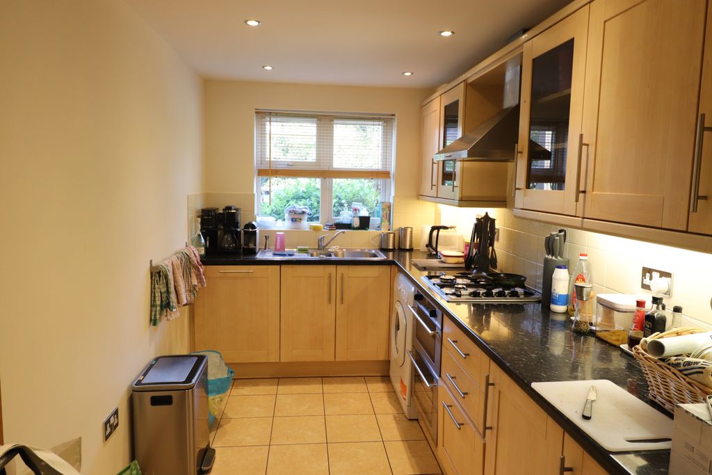 Property photo 3 of 8 Kitchen