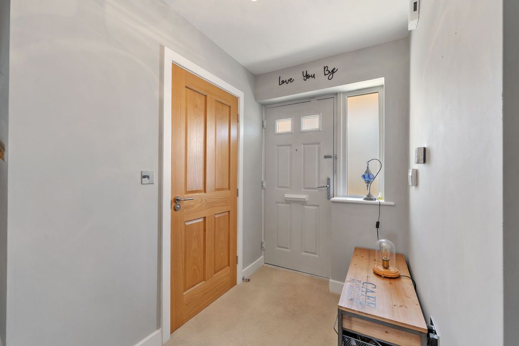 Property photo 2 of 29 Photograph 4