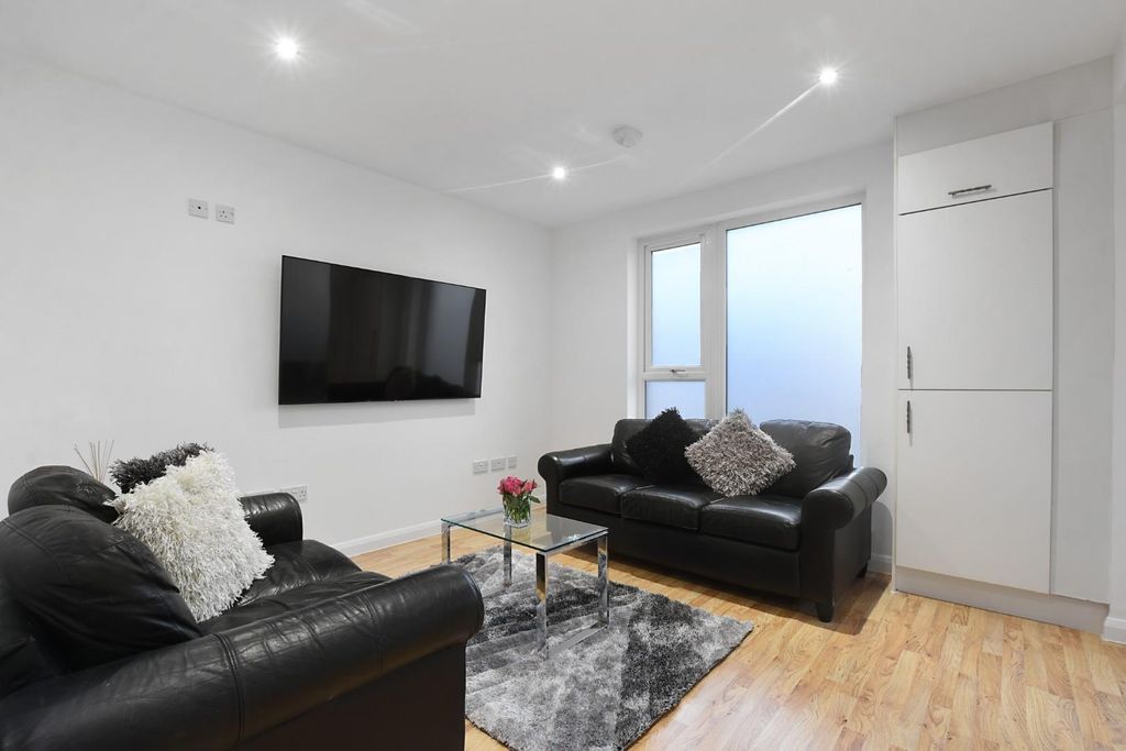 Property photo 2 of 15 Reception