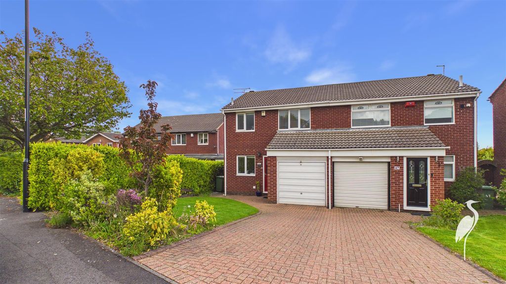 Property photo 1 of 21 45 Bishops Way New.Jpg