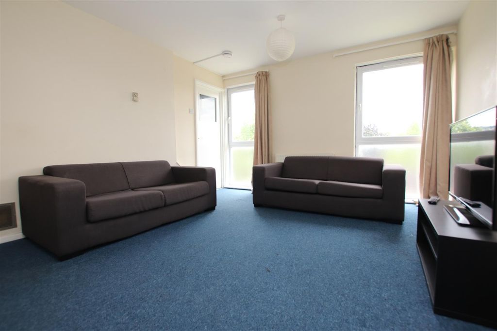 Property photo 1 of 12 Living Room