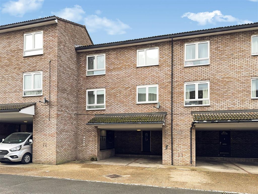 Property photo 2 of 14 23 Mcintosh Close - J2Mocgzhfng5Plhxqv9D.Jpg