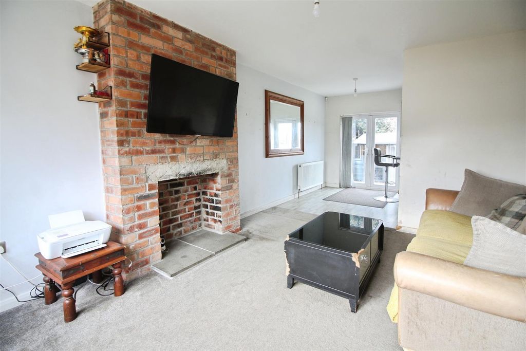 Property photo 2 of 12 Lounge