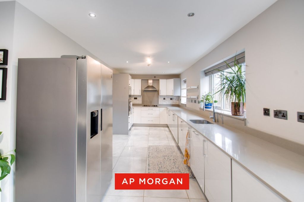 Property photo 3 of 24 Picture No. 02