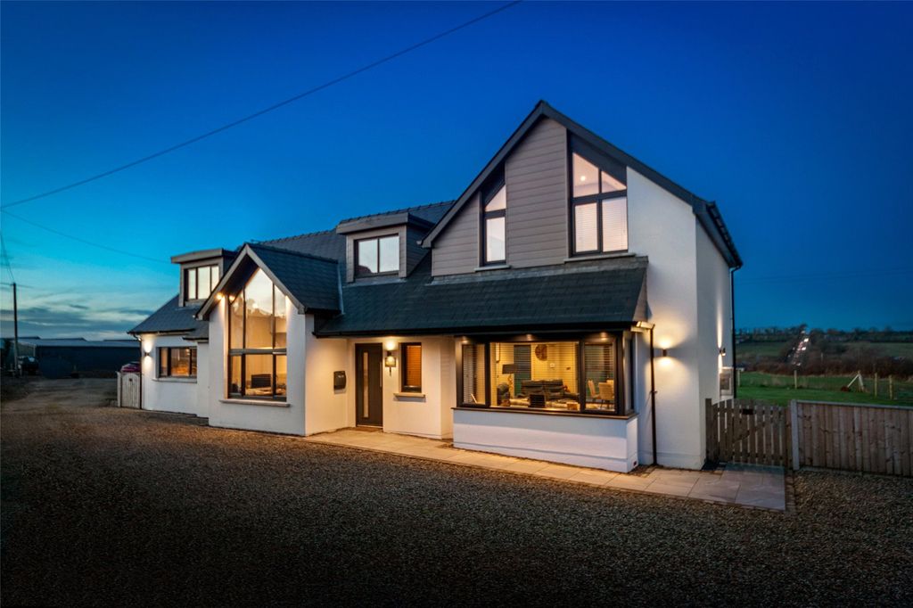 Property photo 1 of 50 Picture No. 28